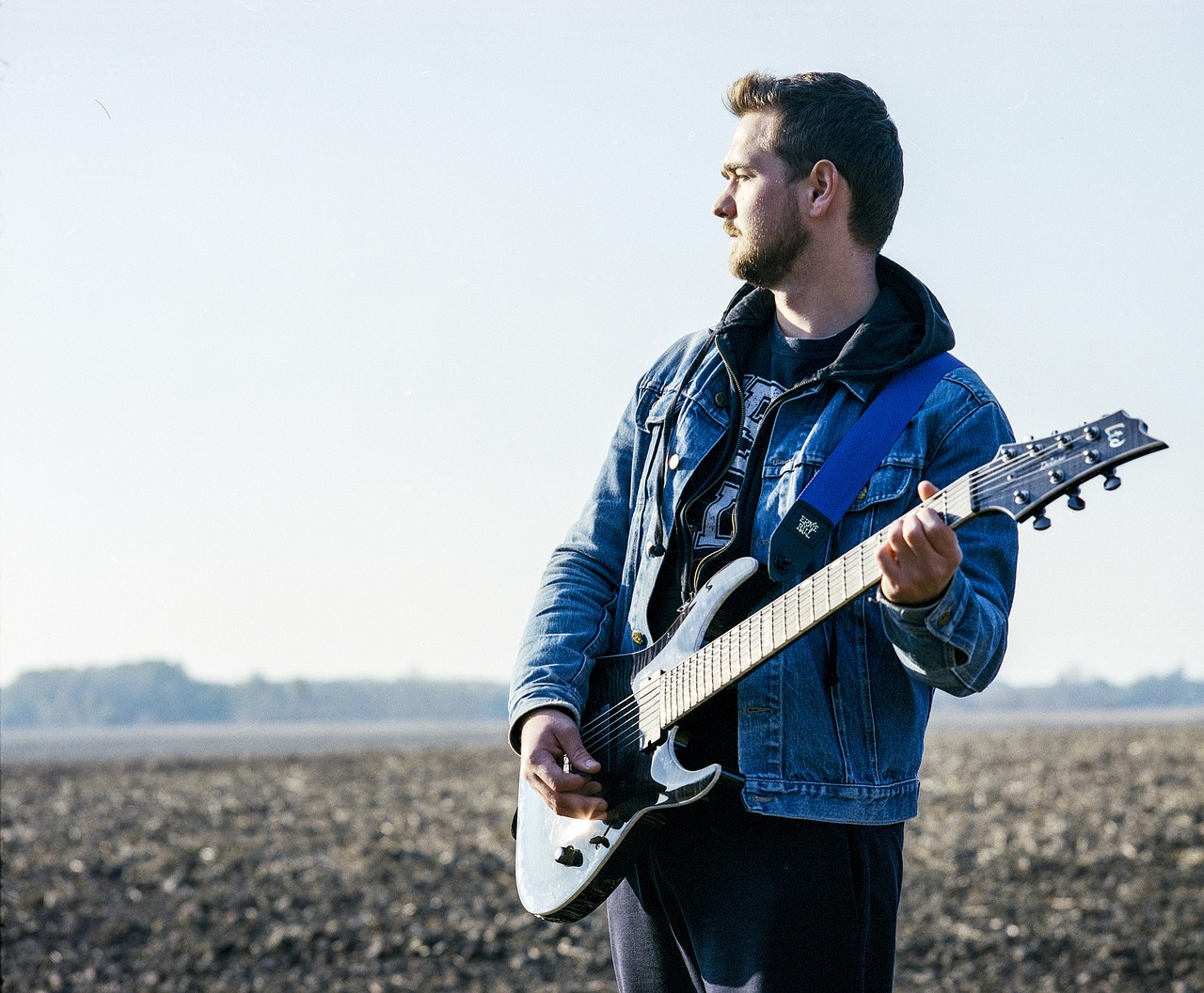 五月男演员抽烟背后的故事与争议揭秘