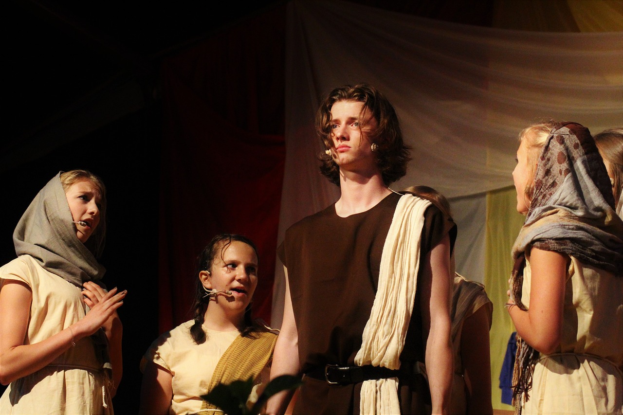 五月舞台之星,演员洪卫的光芒闪耀时刻