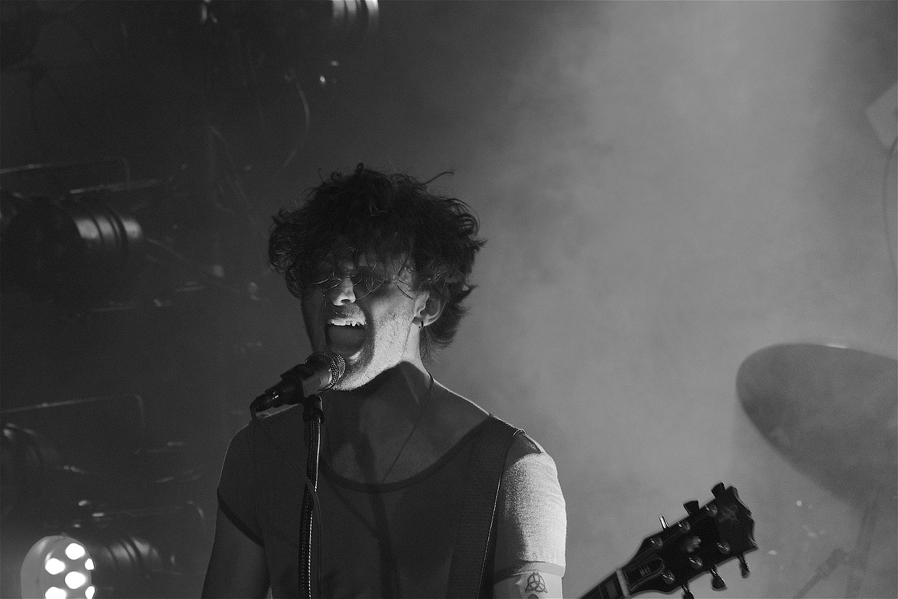 五月摇滚风暴，全球最新流行曲目席卷而来